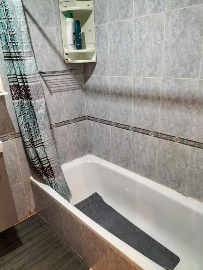 Habitacion Tranquila Y Familiar Madrid Ngoại thất bức ảnh